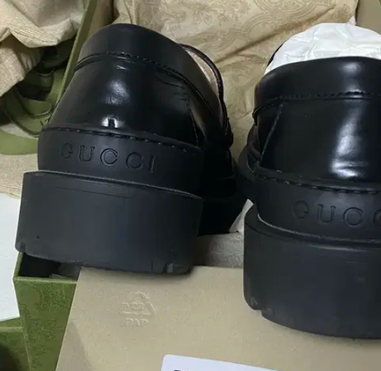 구찌 여성 인터로킹 G 로퍼