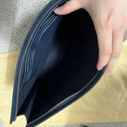 쿨거네고)루이비통 채프먼 클러치 극미중고 한정판